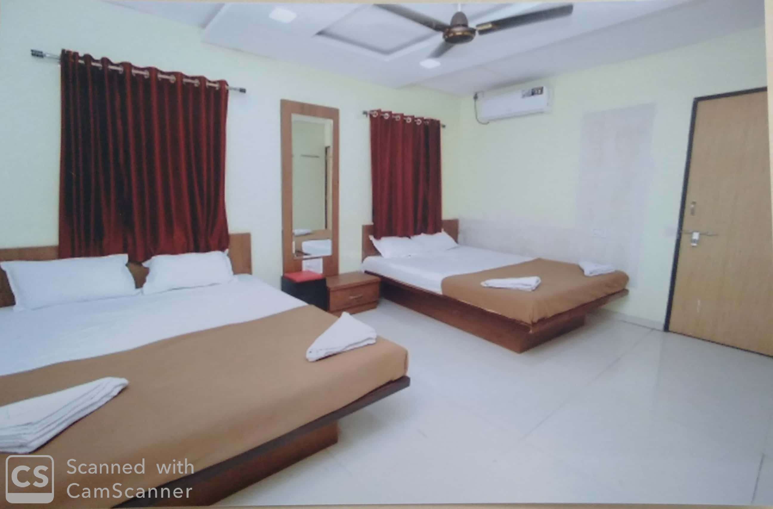 Rajhuns Deluxe | Four Bed Non AC